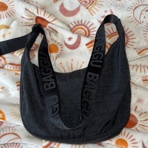 BAGGU Crescent crossbody